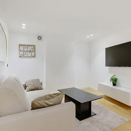 Διαμέρισμα Beautiful 2 Bdr Duplex In