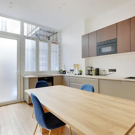 Beautiful 2 Bdr Duplex In פריז